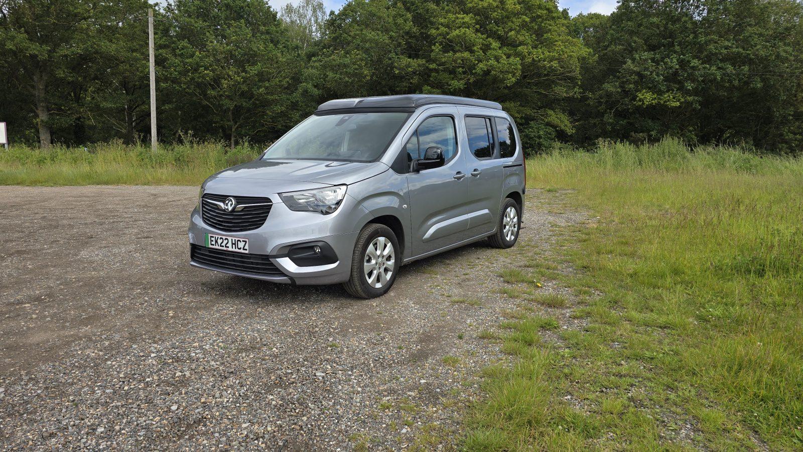 Vikenze III-e XL 4TS in Contrast Silver - exterior front view