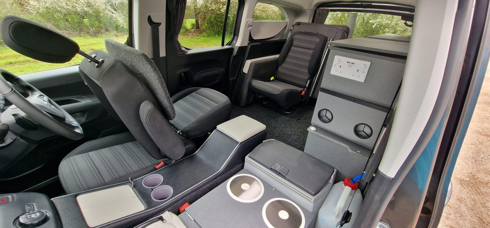 Vikenze III-e XL comprehensive kitchen with sink, oven, microwave and hob